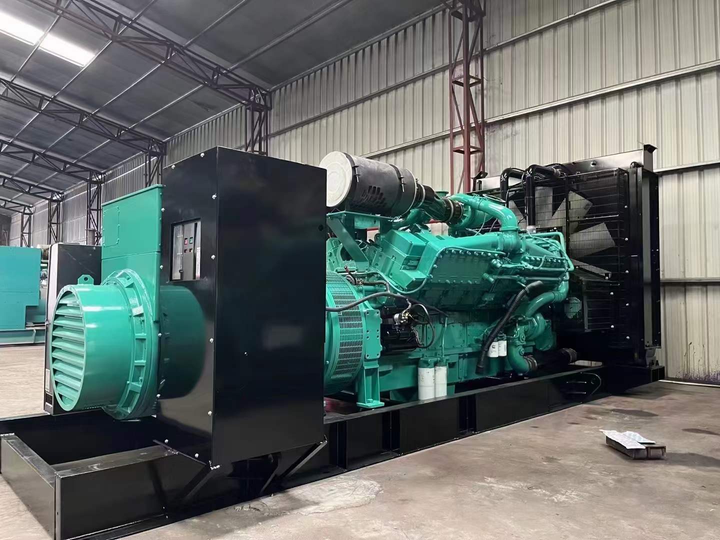 石河子乡如何降低 800kW 柴油发电机输出电流的波动？