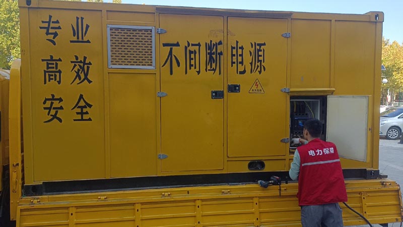 石河子乡柴油发电机组和UPS电源配合使用时，如何避免切换过程中的电力中断？